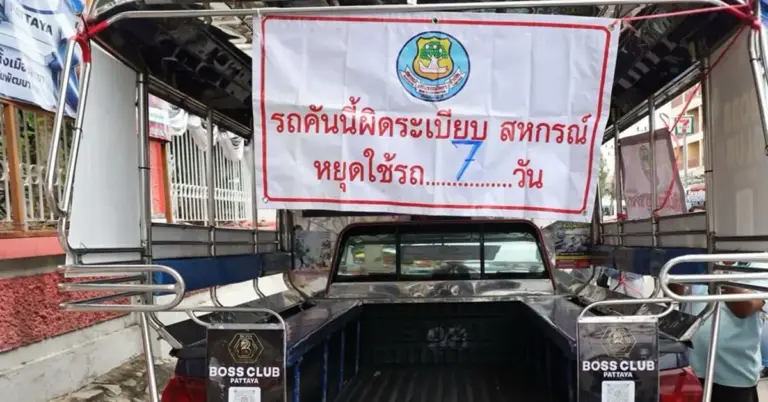 Songthaew-chauffeur in Pattaya zeven dagen geschorst na klacht over te hoge tarieven.