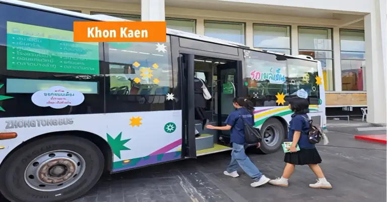 Thailand zegt vaarwel tegen de ouderwetse minibusjes; de busmaatschappij ‘Buzzing Transit Co.’, revolutioneert bussen met een modern, digitaal design.