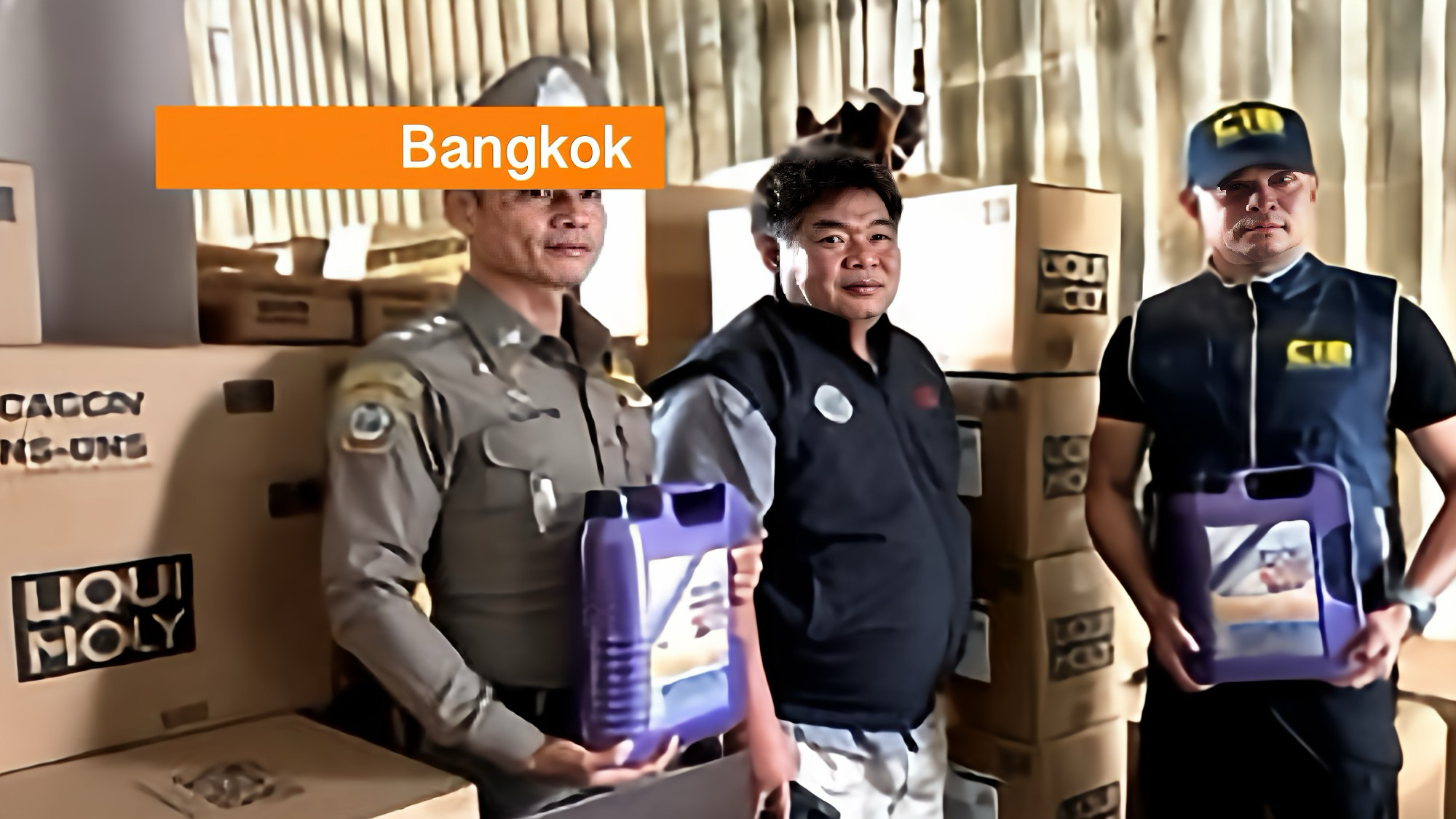 Politie Thailand rolt groot distributienetwerk voor namaakgoederen in Minburi op.