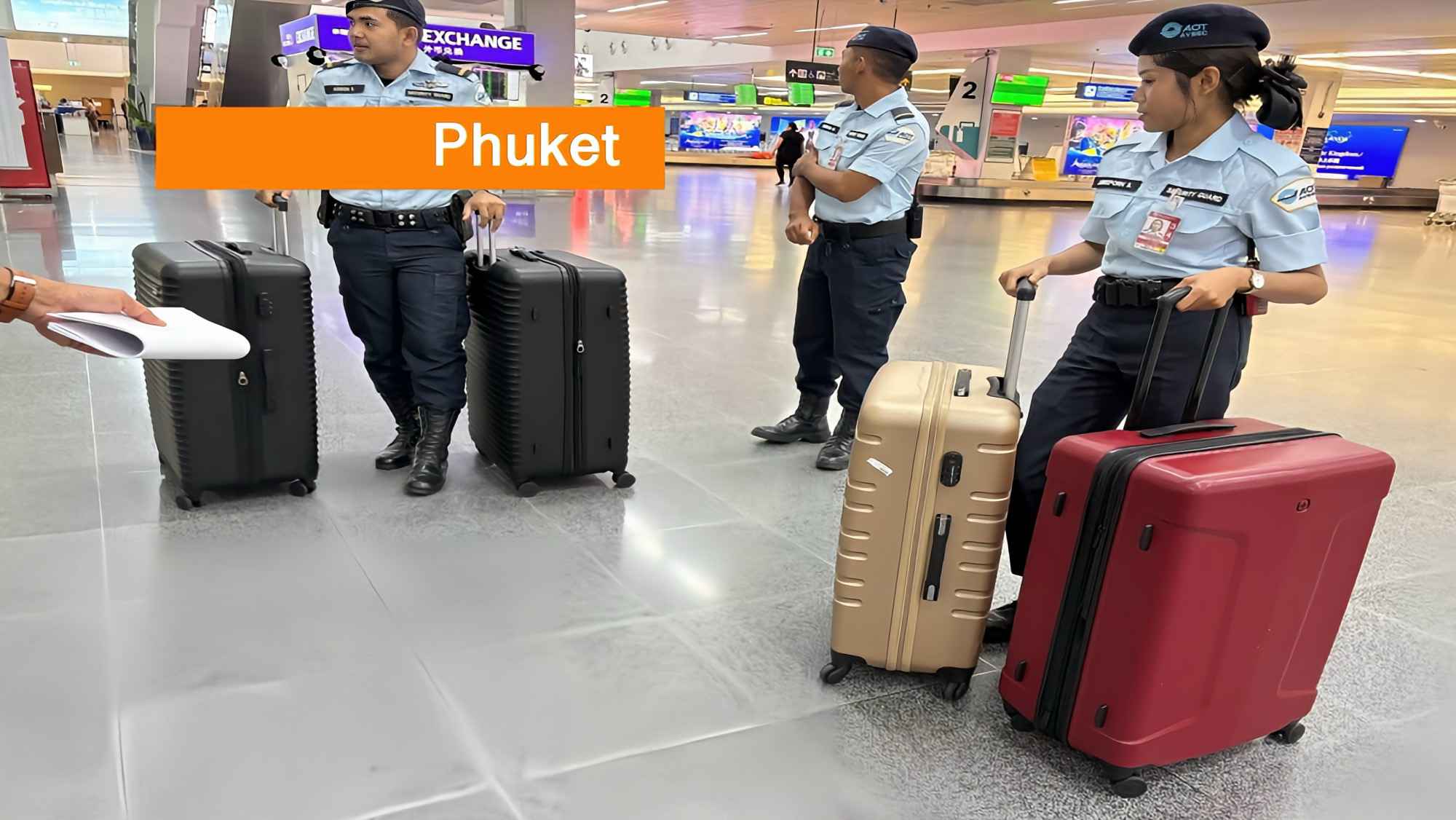 Vier Europeanen in Thailand aangehouden na vondst van 30 kilo cannabis op het vliegveld Phuket.