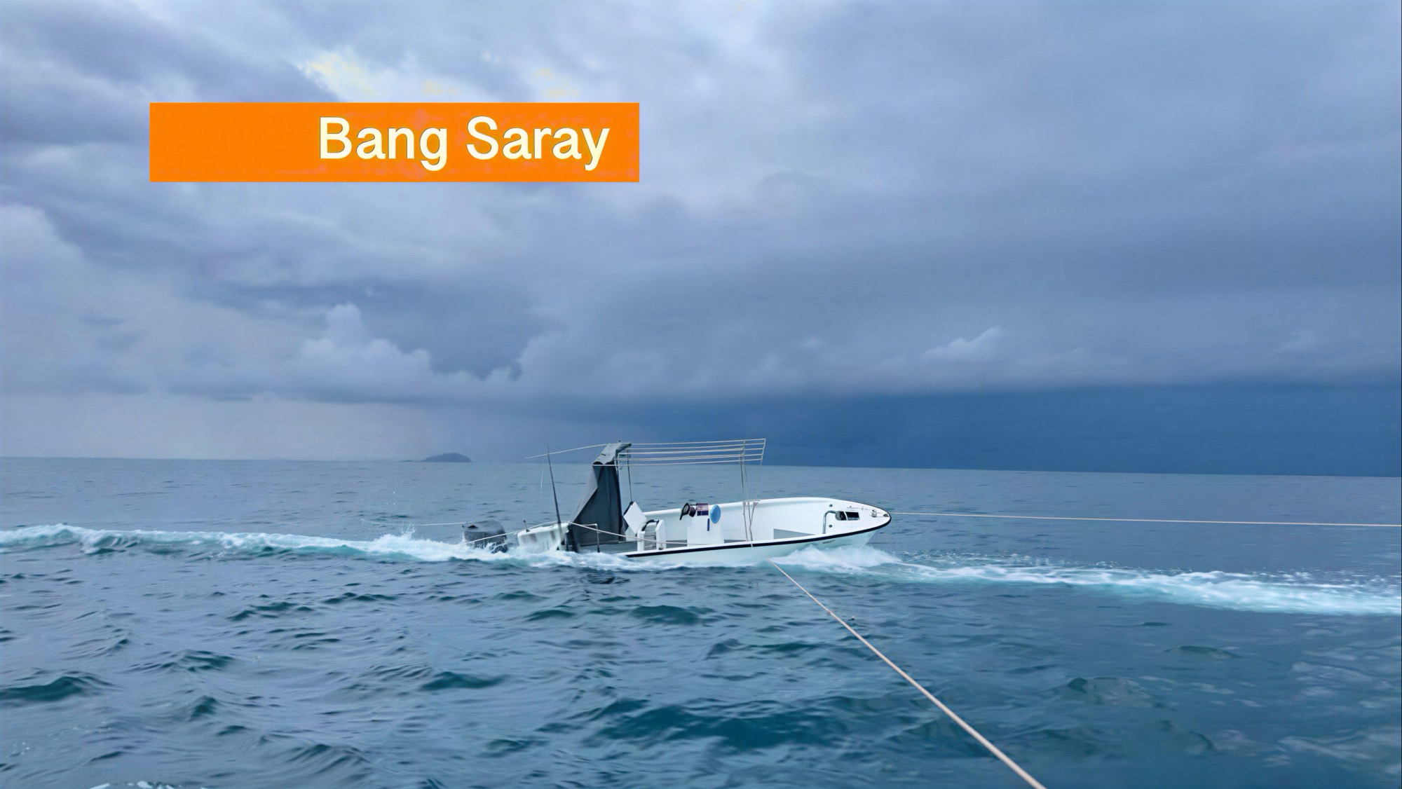 Opvarenden in Oost-Thailand ongedeerd nadat een speedboot bij Koh Kram naar de kelder ging.