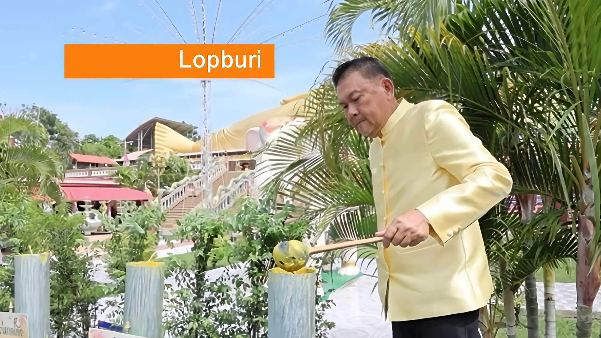 Lopburi gaat helemaal bananas; kaarsen in apenvorm trekken Thailandse aandacht.