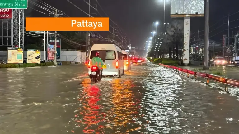 Zware regen veroorzaakt nieuwe overstromingen in Pattaya.