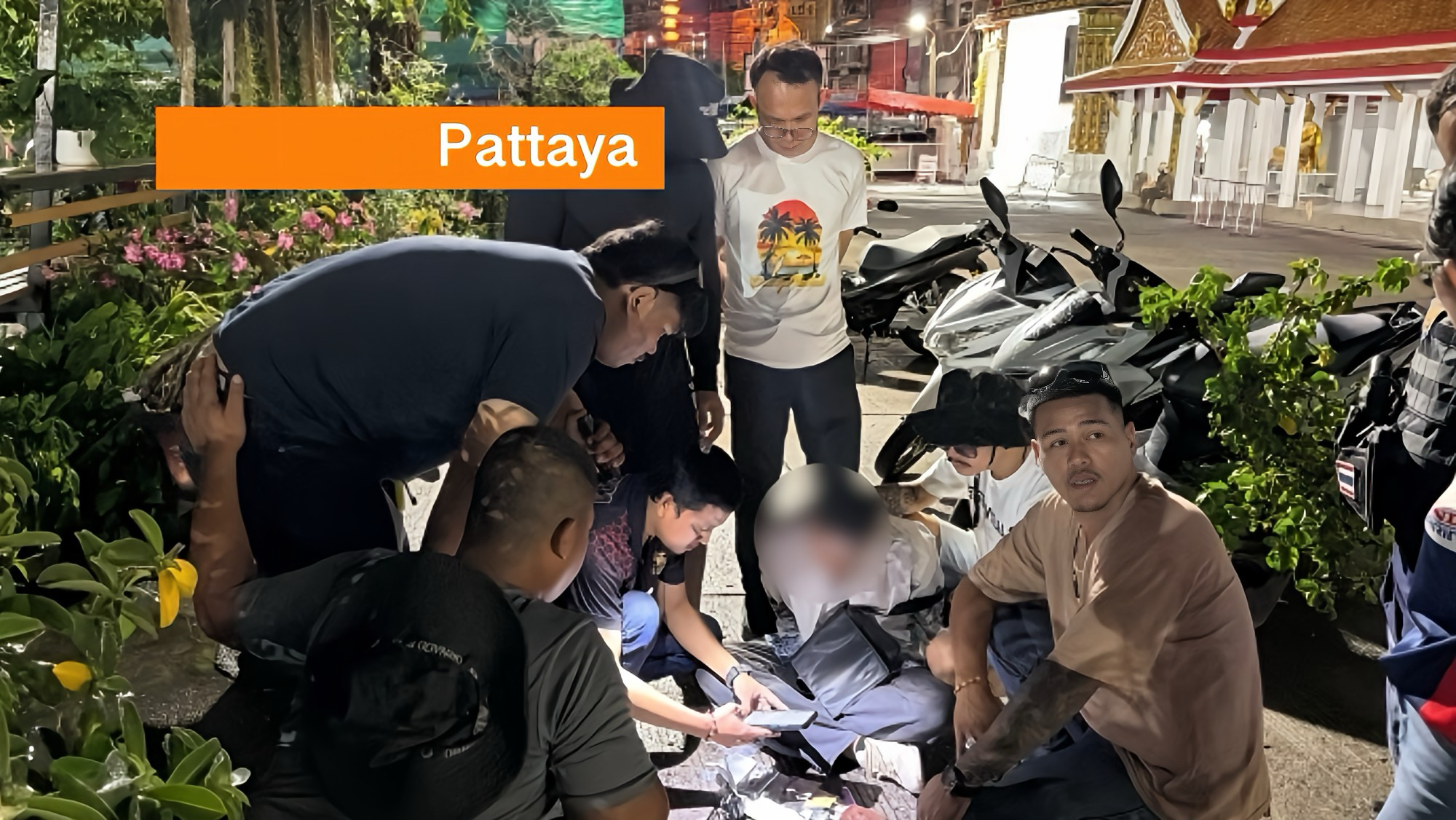 Pattaya zet de strijd tegen drugs onverminderd voort, zeven dealers en twintig consumenten gearresteerd bij inval