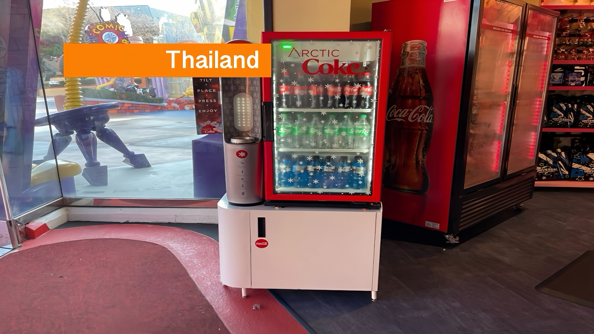 Likkebaardend, lekker lessend, kloek drinkend, fris klinkend, stemmensmerend, razend flitsend, snelvibrerend koel-koel-koel-sissende frisdrank in Thailand.