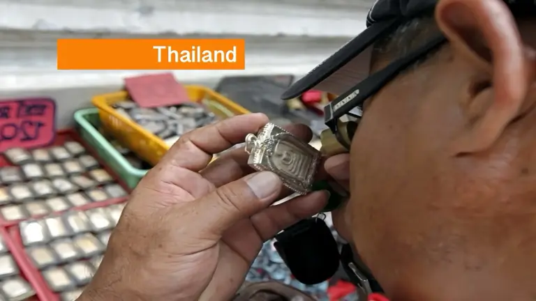 Autoriteiten waarschuwen voor witwassen via Thaise amuletten, de recherche ziet toenemende activiteiten door Chinese netwerken.