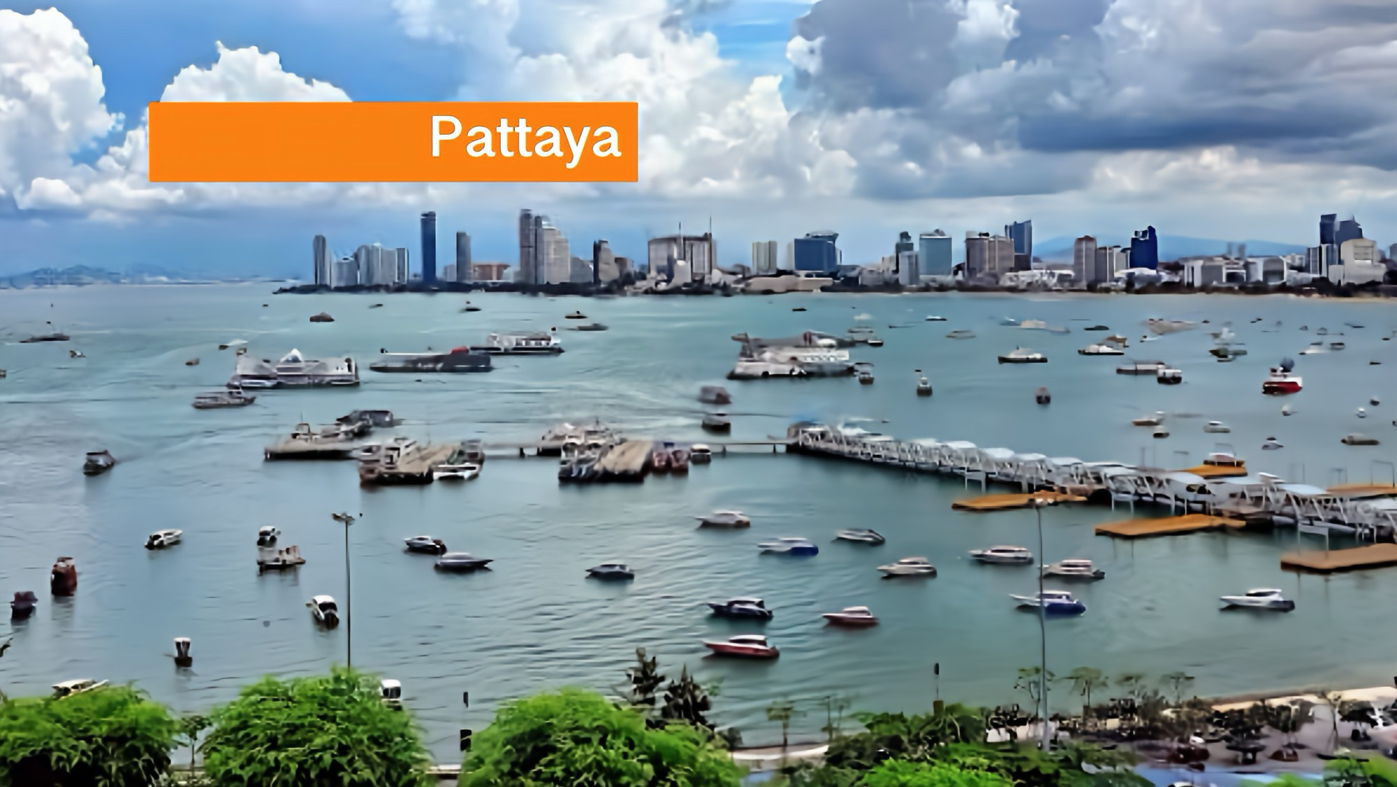 Het gemeentebestuur gaat uit veiligheidsoverwegingen de regels voor toerboten in de baai van Pattaya aanscherpen.