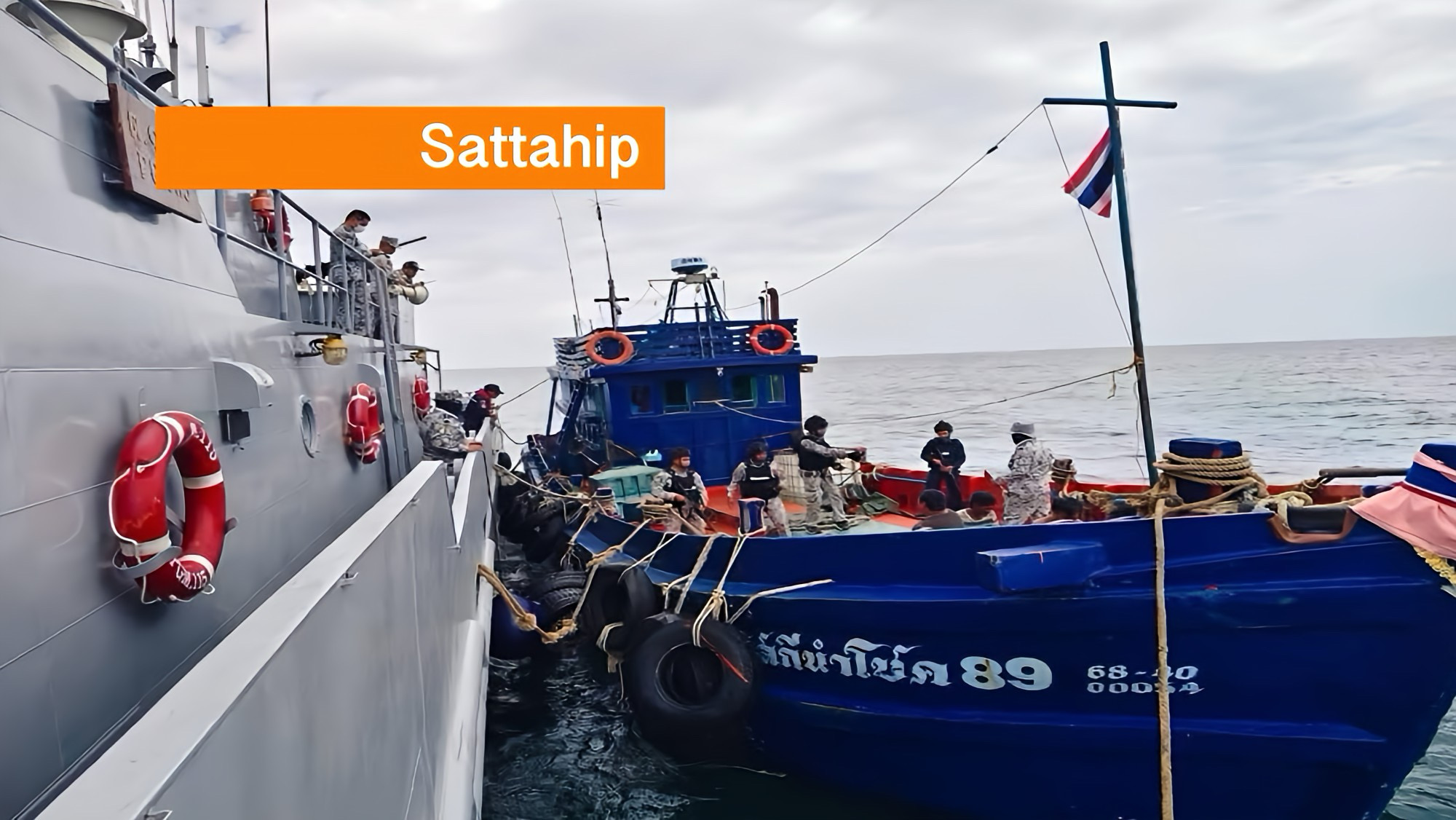 De Koninklijke Marine heeft in de Golf van Thailand het schip “Riski Namchok 89” met 60.000 liter ongedocumenteerde dieselbrandstof in beslag genomen.