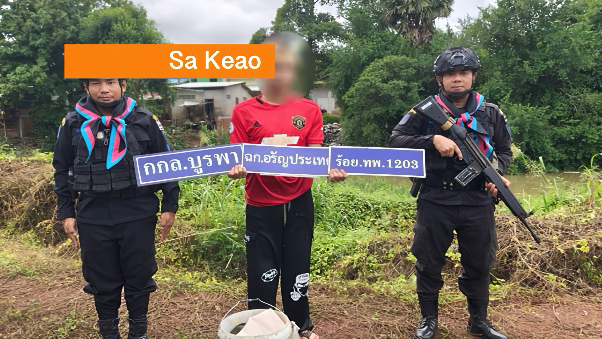 Thaise tiener gaat zwemmend zijn vrijheid tegemoet na gedwongen arbeid in Cambodja.