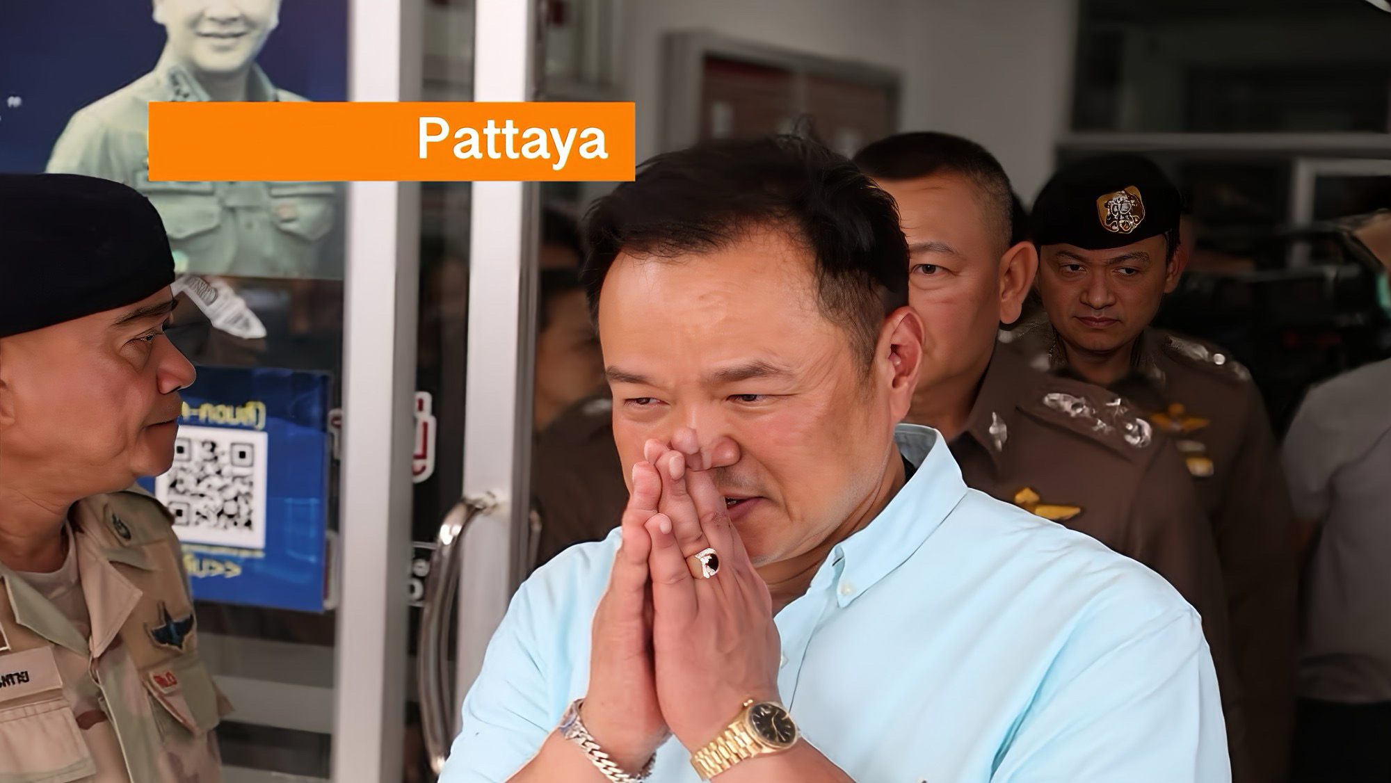 De premier van Thailand, Khun Charnvirakul heeft zijn excuses aan families aangeboden en beloofde een sluitend onderzoek na vijfvoudige moord in Huai Yai.