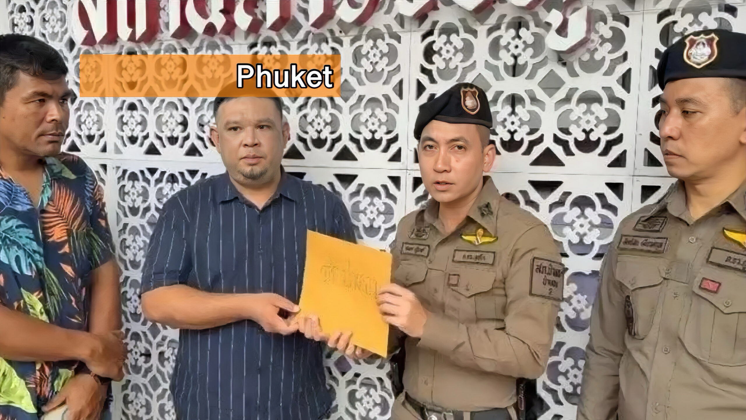 Op het Zuid-Thaise eiland Phuket gaan overmorgen 500 inwoners protesteren tegen het wangedrag van toeristen.