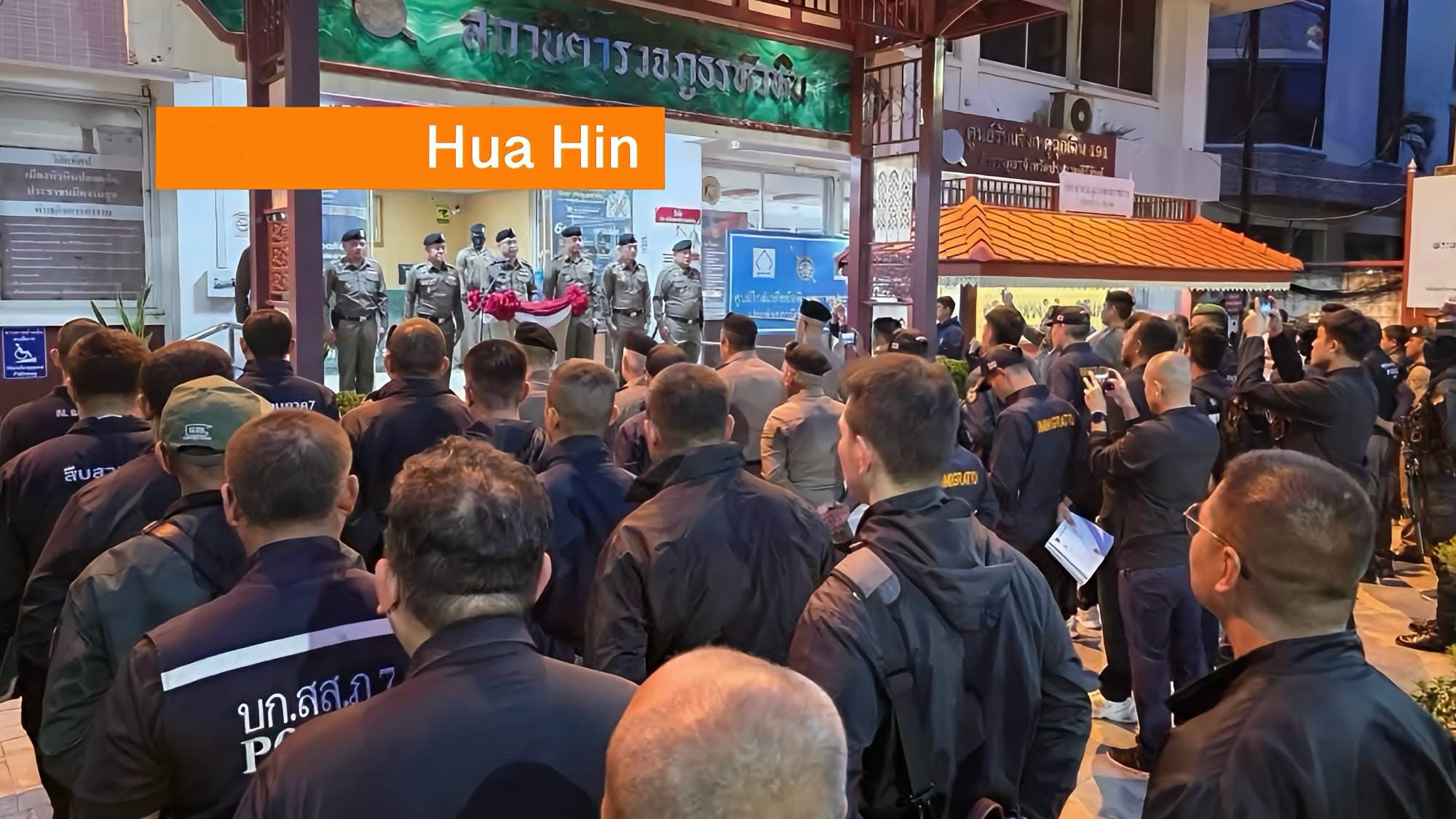 Nationale politie Thailand voerde deze morgen een grootschalige „Dageraad”-actie in Hua Hin uit; netwerk van schijntransacties rond 300 mln baht ontmanteld.