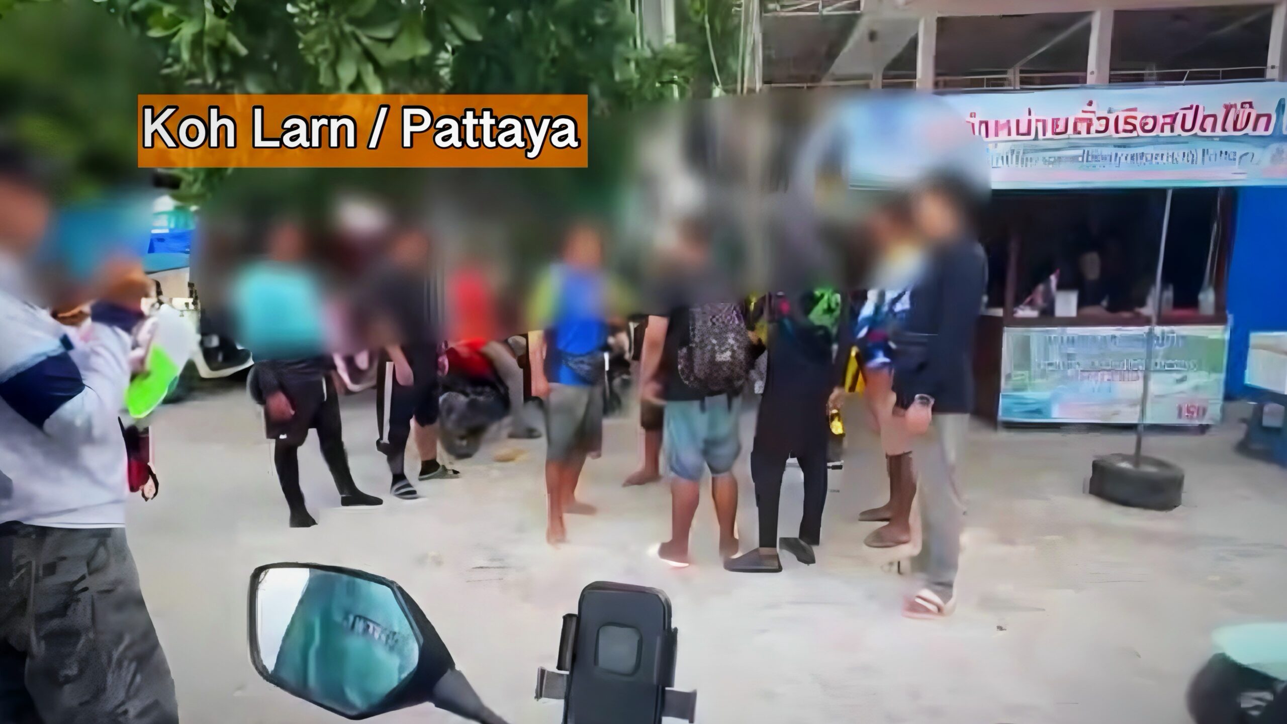 🎥 Vechtpartij tussen speedbootbemanningen op Tawaen Beach zorgt voor onrust op het eiland Koh Larn tegenover Pattaya.