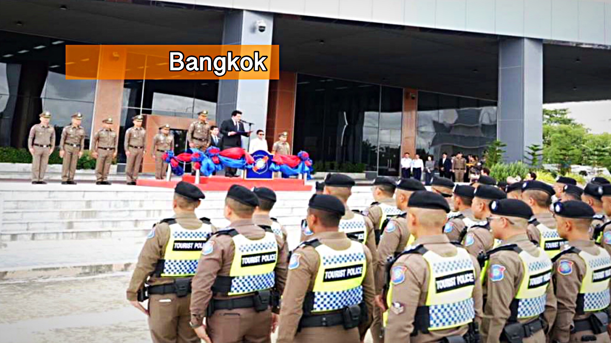 Thailand moderniseert zijn toeristenpolitie met extra patrouillewagens, drones en moderne apparatuur.