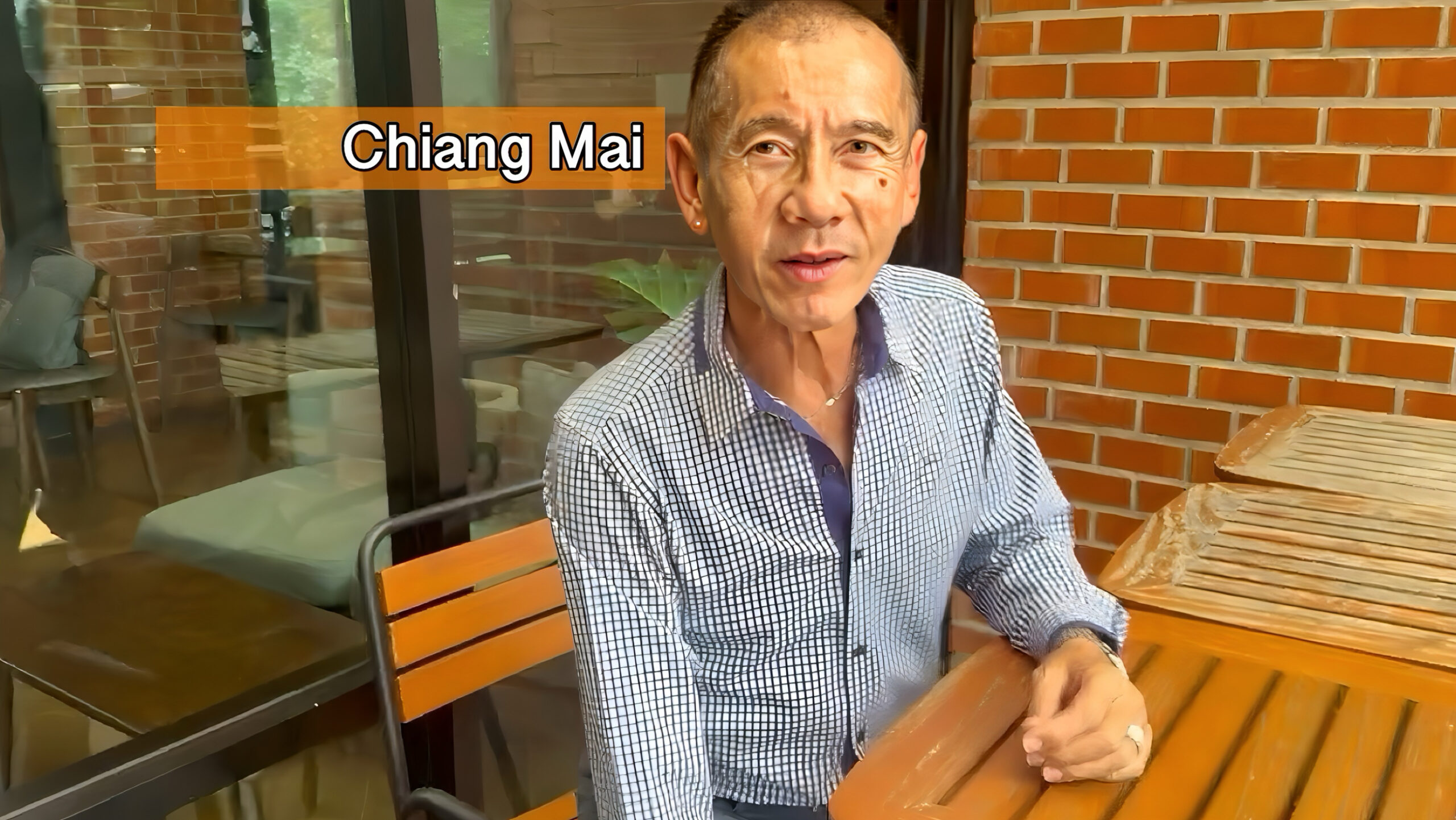 Tot 12.655 jaar gevangenisstraf veroordeelde Thaise man na 11 jaar bij koninklijk pardon onder voorwaarden vrijgelaten.