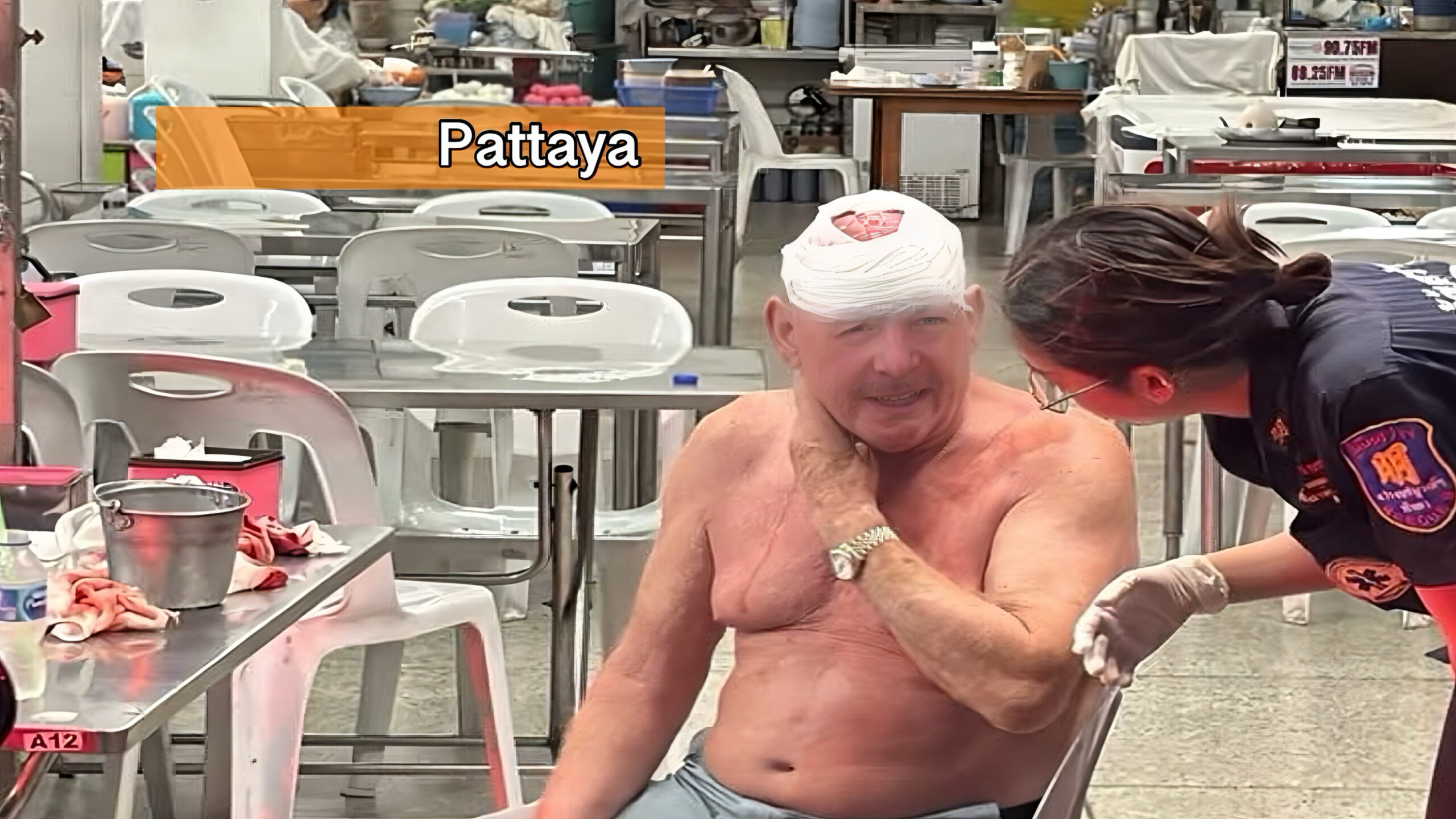 Schotse man vanmorgen na ruzie naar een ziekenhuis in Pattaya gebracht.