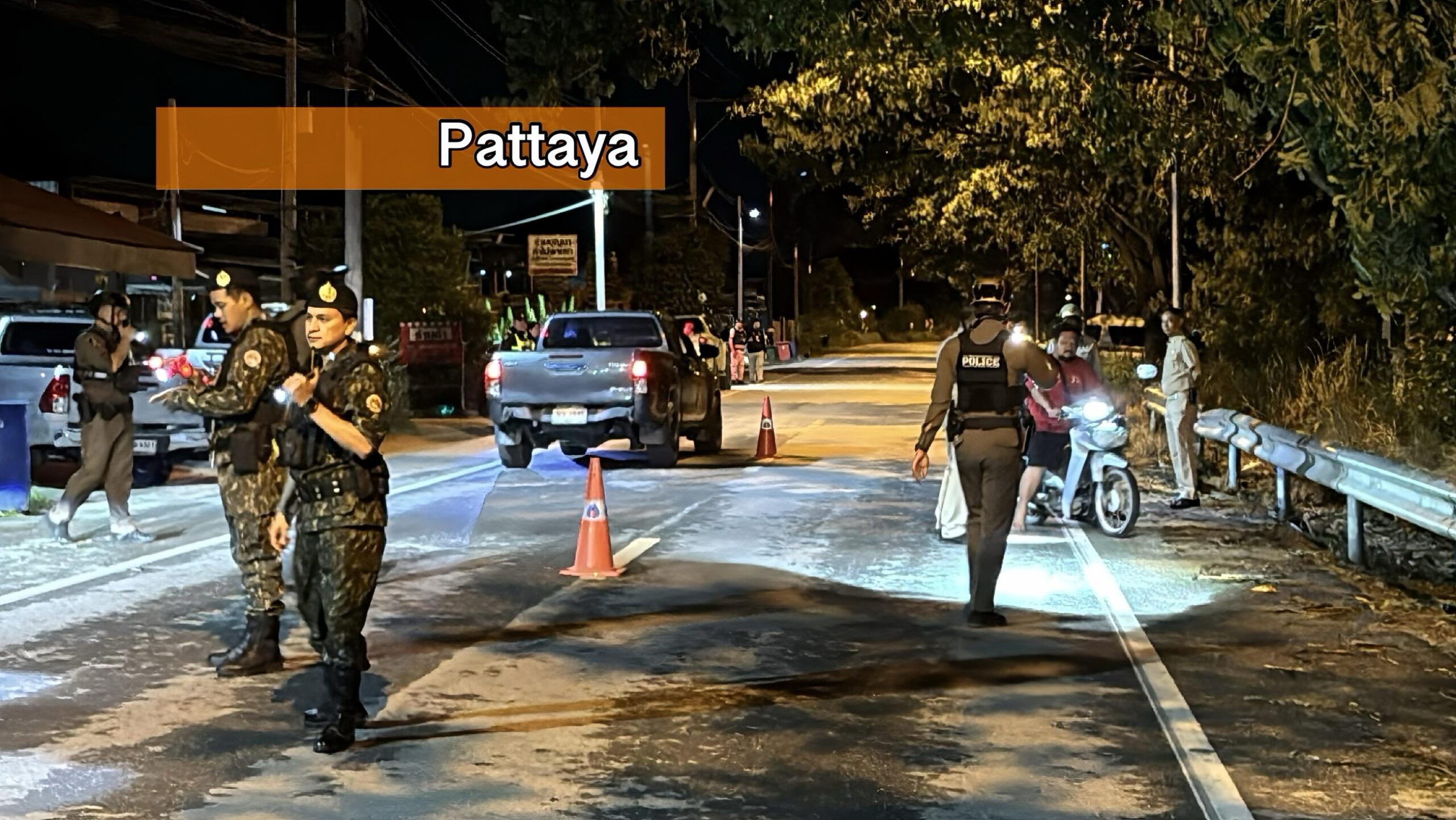 Strenge controleposten rond Pattaya leiden tot arrestatie wegens drugsbezit.