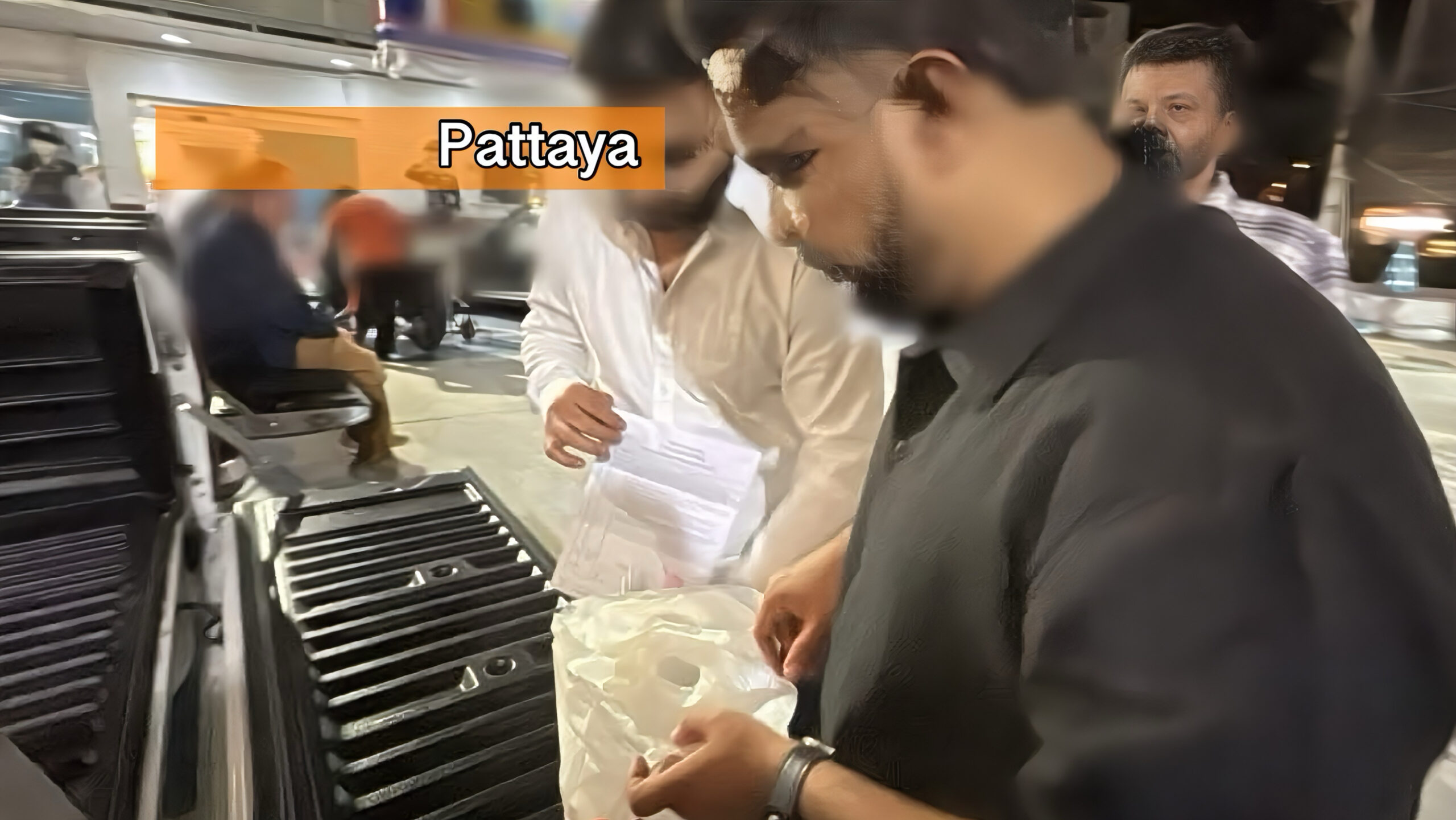Stevige prijs, loze beloften in Pattaya; Indiase man meldt oplichting na aankoop kruidenproducten.