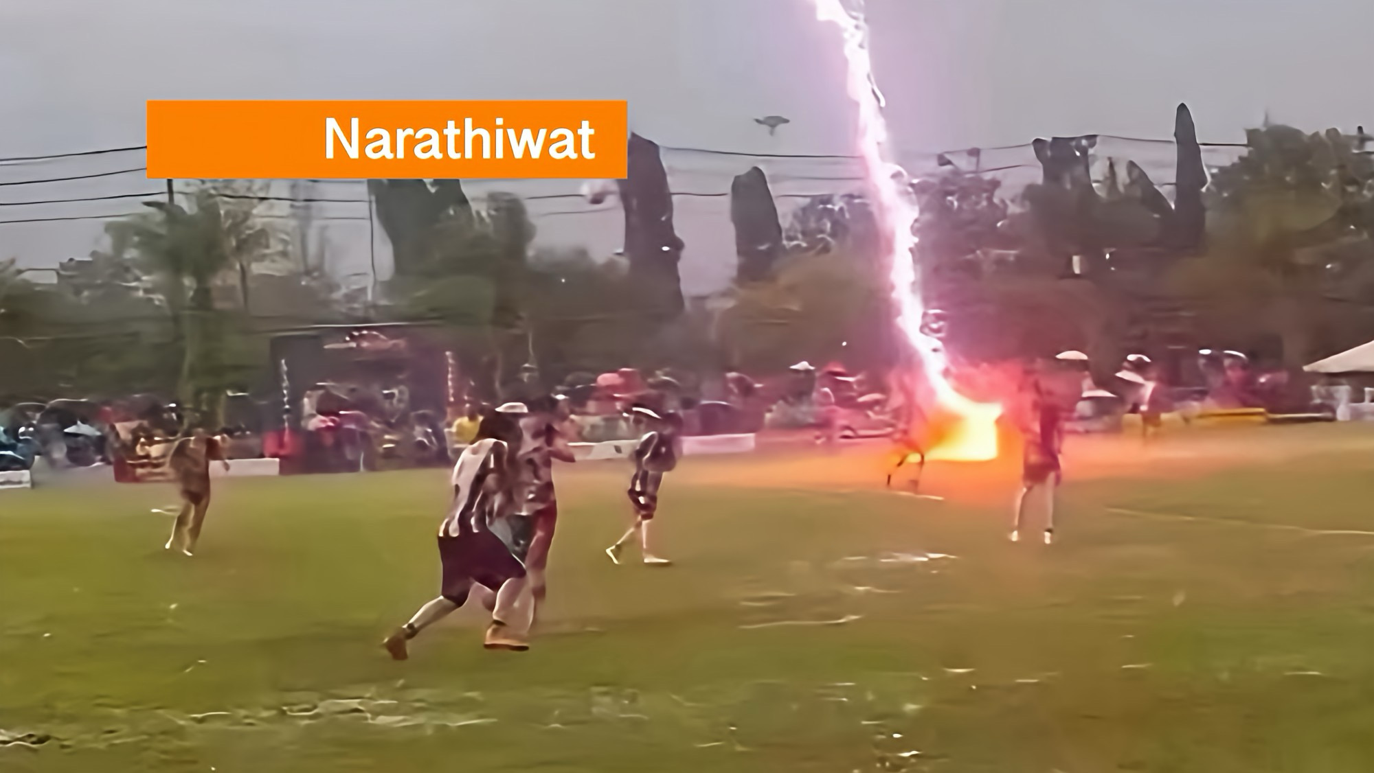 FC Yala-speler dodelijk getroffen door blikseminslag tijdens wedstrijd in Zuid-Thailand.