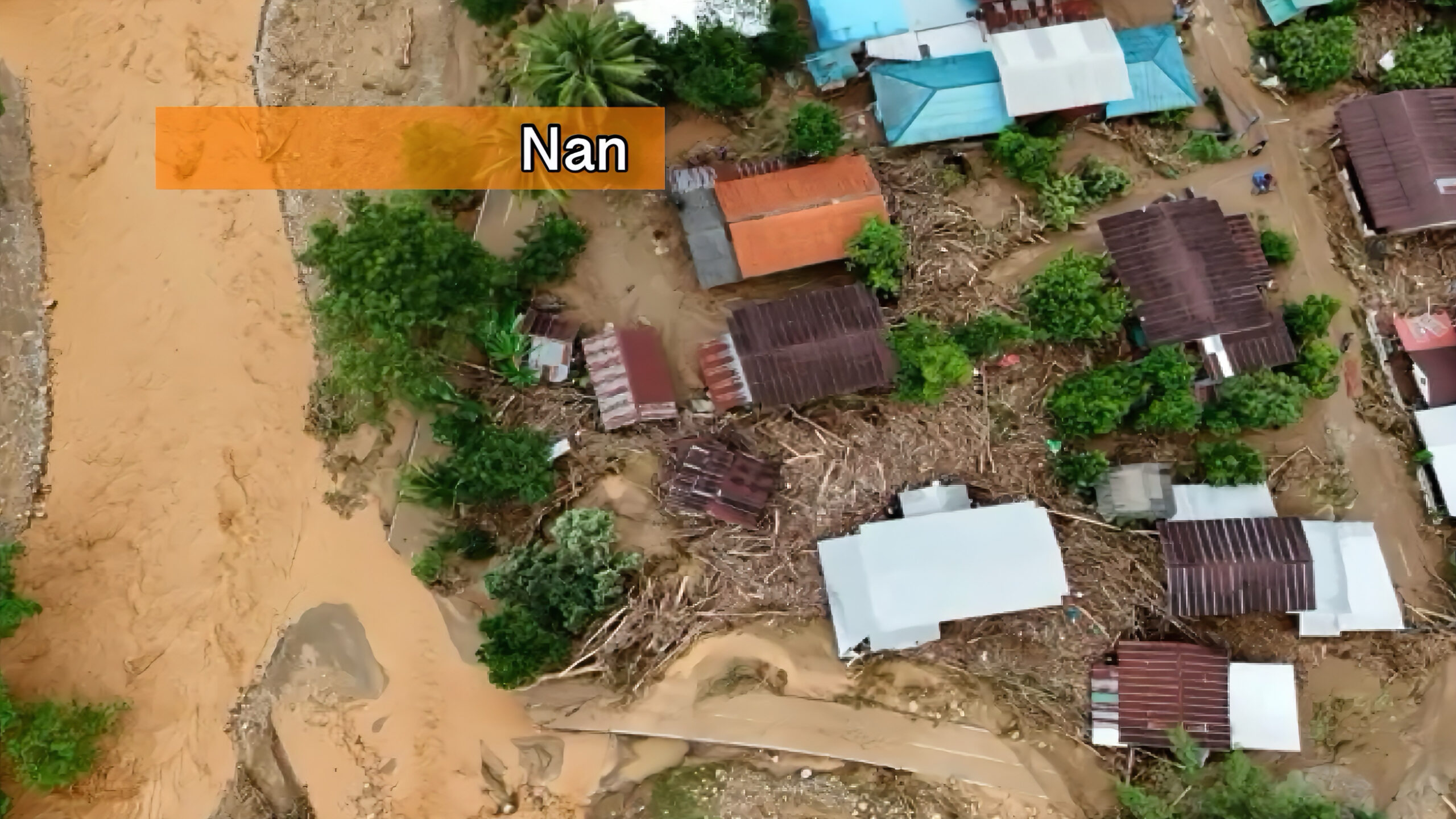 Twee doden na overstromingen in Noordoost-Thailand, het leger heeft meer dan 700 militairen ingezet voor opruim- en herstelwerk.