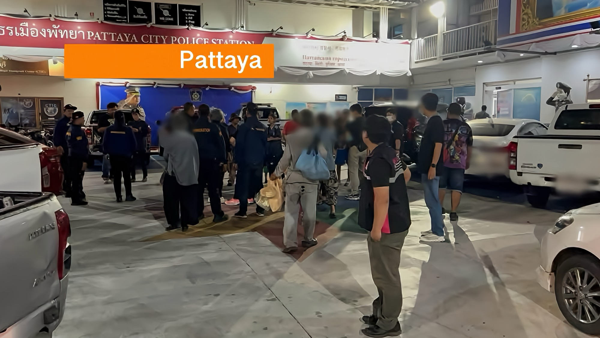 Pattaya wordt serieus! De politie is hard aan de slag gegaan tegen de “buitenlandse bedelaars en daklozen” die op het strand rondhingen.