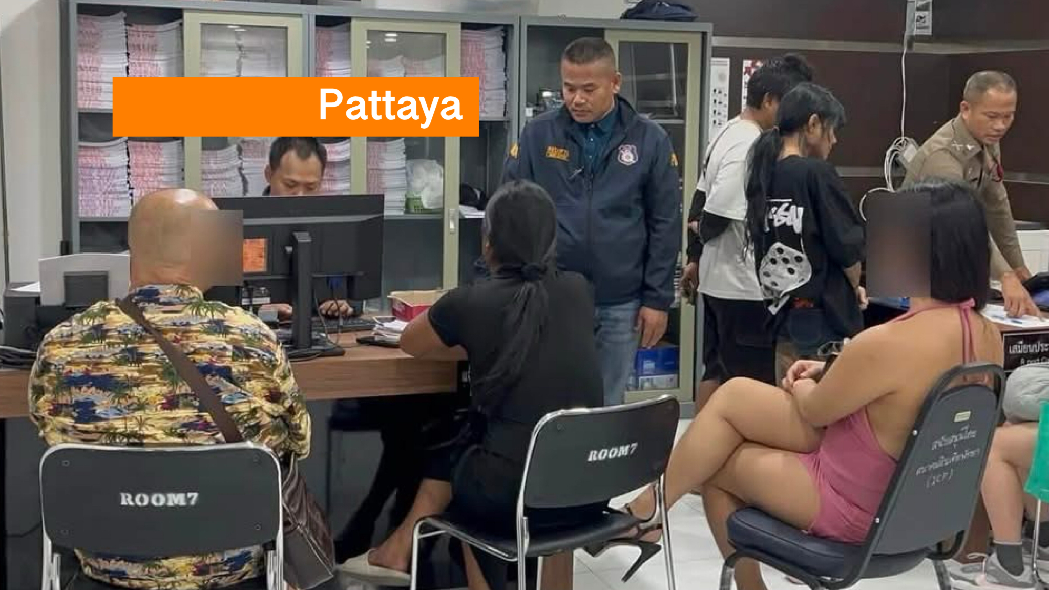 Australiër slaat in 13 uur € 846,59 aan drank achterover en weigert te betalen, politie Pattaya komt er aan te pas.