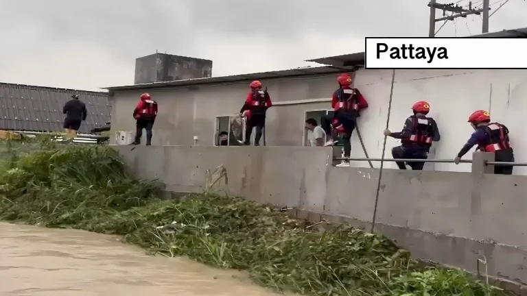 Buitenlandse man wordt in Pattaya vermist nadat hij tijdens zware regenval door sterke stroming een kanaal werd in gesleurd.