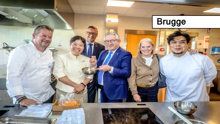 Winnaar van MasterChef Thailand deelt expertise met leerlingen van de hotelschool Spermalie in Brugge.