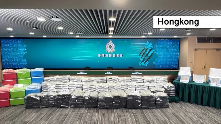 Douane Hongkong neemt 535 kilo wiet uit Thailand in beslag, de drie smokkelaars zijn gruwelijk de Sjaak.