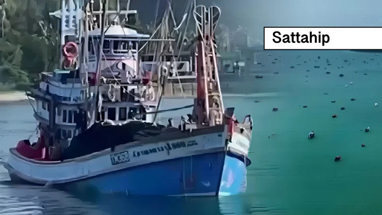 Vanmorgen verging een vissersboot in Oost-Thailand, dertien vissers konden worden gered, voor het leven van zeven wordt gevreesd.