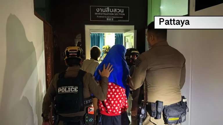 Beschonken politieman in Pattaya lost in zijn eigen appartement een salvo van pistoolschoten af.